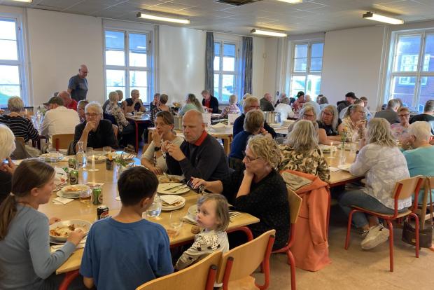 Fællesspisning i Hjørnelokalet